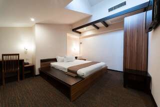 Отель Bass Boutique Hotel Ереван Стандартный трехместный номер-1