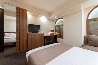 Отель Bass Boutique Hotel Ереван Бюджетный двухместный номер с 2 отдельными кроватями-2